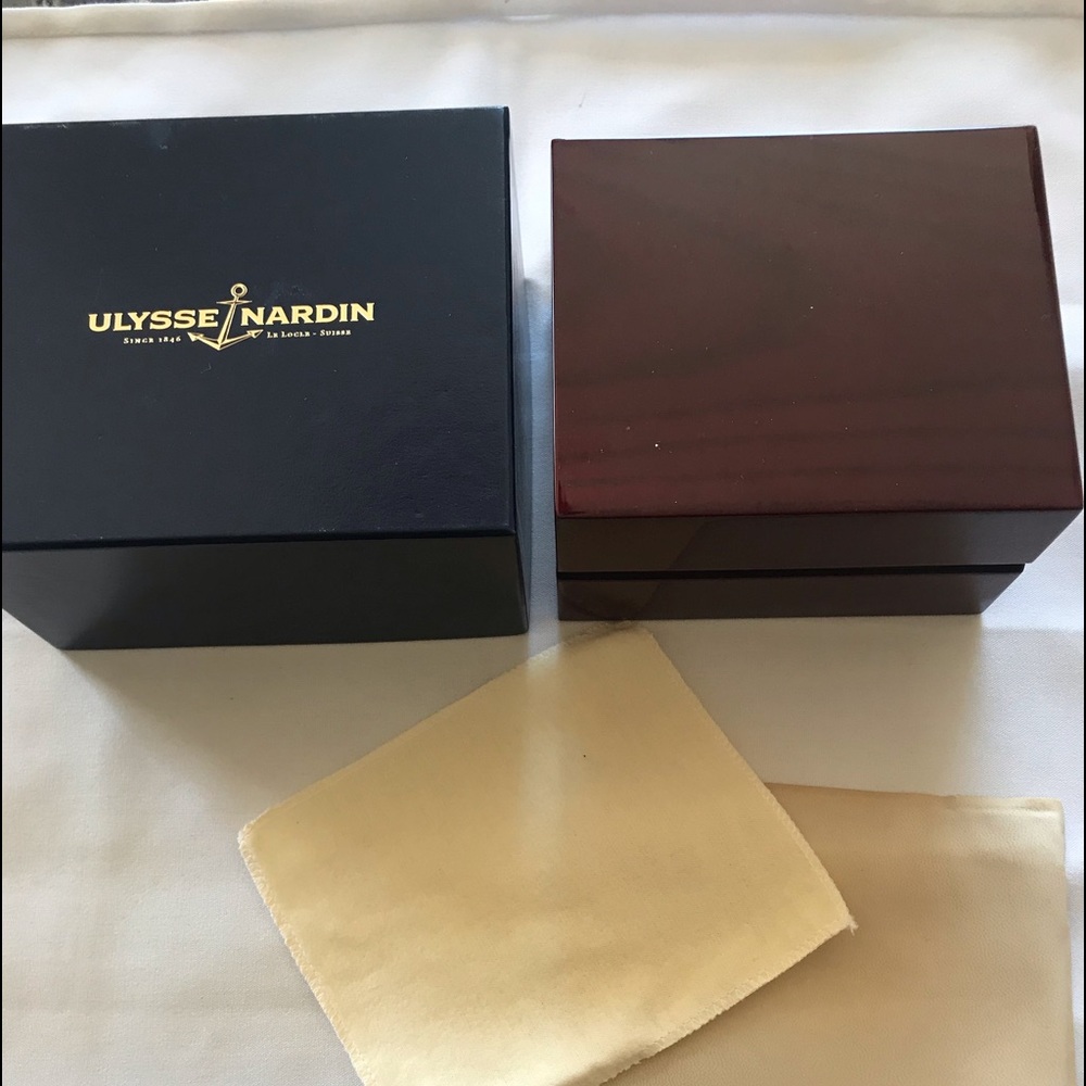 New ULYSSE NARDIN Wooden BOX of hand WATCHES